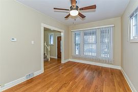 Nice 4 Beds 2.5 Baths Home in Chicago, IL (Photo 2 of 8)