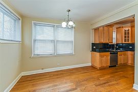 Nice 4 Beds 2.5 Baths Home in Chicago, IL (Photo 3 of 8)