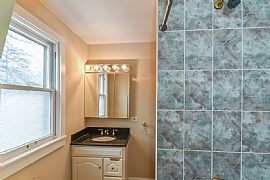 Nice 4 Beds 2.5 Baths Home in Chicago, IL (Photo 6 of 8)