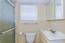 Nice 4 Beds 2.5 Baths Home in Chicago, IL (Photo 7 of 8)