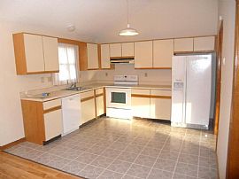 54 Valley View Dr, Hamden, Ct 06518 2 Beds 2.5 Baths 1,550 Sqft in Hamden, CT (Photo 4 of 5)