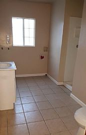 Beautiful Large 4 Bed, 2 Bath Single Family Residence  in Taft, CA (Photo 5 of 12)