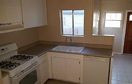 Beautiful Large 4 Bed, 2 Bath Single Family Residence  in Taft, CA (Photo 6 of 12)