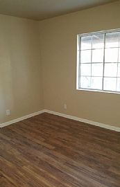 Beautiful Large 4 Bed, 2 Bath Single Family Residence  in Taft, CA (Photo 9 of 12)