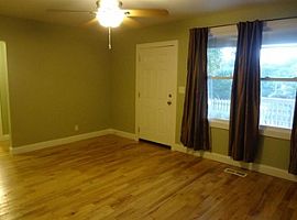 905 Maple Ave Sw, Rome, Ga 30161 2 Beds 1 Bath 1,000 Sqft in Rome, GA (Photo 2 of 7)