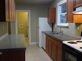 905 Maple Ave Sw, Rome, Ga 30161 2 Beds 1 Bath 1,000 Sqft in Rome, GA (Photo 3 of 7)