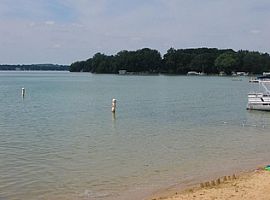 W379n5686 N Lake Rd Apt 2, Oconomowoc, Wi 53066 in Oconomowoc, WI (Photo 4 of 5)