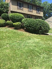 1307 Grant St Herndon, Va 20170 4 Beds 3.5 Baths 3,000 Sqft in Herndon, VA (Photo 2 of 6)