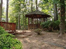 1307 Grant St Herndon, Va 20170 4 Beds 3.5 Baths 3,000 Sqft in Herndon, VA (Photo 3 of 6)