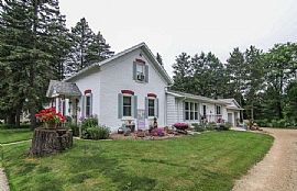 3 Beds 2 Baths in Columbus, WI (Photo 2 of 11)