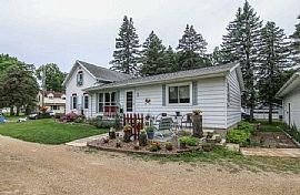 3 Beds 2 Baths in Columbus, WI (Photo 3 of 11)