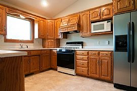 3 Beds 2.5 Baths in Suamico, WI (Photo 6 of 10)