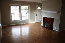 4 Beds 1.5 Baths in Grafton, WI (Photo 3 of 6)