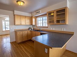 Single Family Home in Wenatchee, WA (Photo 2 of 5)