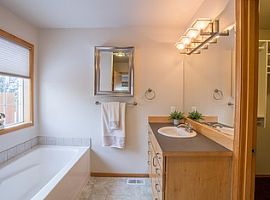 Single Family Home in Wenatchee, WA (Photo 3 of 5)