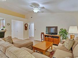 Single Family Home in Vancouver, WA (Photo 2 of 4)