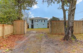 2 Beds 1 Bath 750 Sqft in Pontiac, SC (Photo 2 of 4)