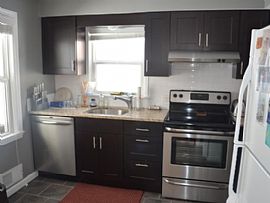 Charming 3bedroom Home in Cincinnati, OH (Photo 4 of 12)