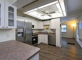 Welcome to This Charming and Completely Updated 2 Bedroom 2 Bat in Sarasota, FL (Photo 4 of 11)