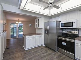 Welcome to This Charming and Completely Updated 2 Bedroom 2 Bat in Sarasota, FL (Photo 5 of 11)