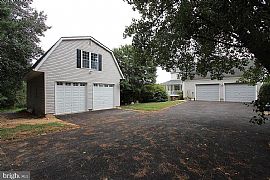 4 Beds 4 Baths 2,842 Sqft in Gaithersburg, MD (Photo 12 of 12)