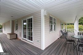 4 Beds 4 Baths 2,842 Sqft in Gaithersburg, MD (Photo 3 of 12)