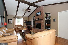4 Beds 4 Baths 2,842 Sqft in Gaithersburg, MD (Photo 6 of 12)