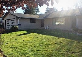 440 S 2nd St Cathlamet in Cathlamet, WA