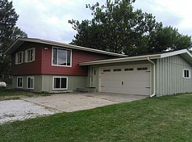 1104 Sugar Grove Ave Dallas Center in Dallas Center, IA (Photo 2 of 9)