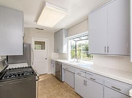 2710 Bagley Ave Los Angeles, Ca 90034 3 Beds 2 Baths 1,917 Sqft in Los Angeles, CA (Photo 3 of 12)