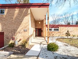 185 Lakeside Pl Highland Park, Il  in Highland Park, IL