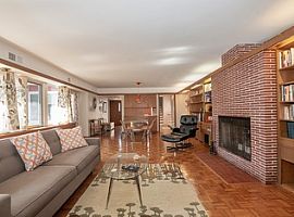 185 Lakeside Pl Highland Park, Il  in Highland Park, IL (Photo 7 of 12)