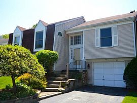 917 Burgess Cir Buffalo Grove,  in Buffalo Grove, IL