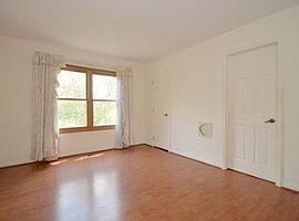 917 Burgess Cir Buffalo Grove,  in Buffalo Grove, IL (Photo 7 of 12)