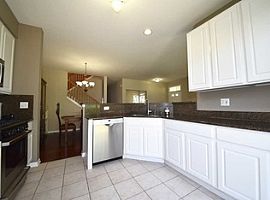 2932 Falling Waters Ln Lindenhurst, Il  in Lindenhurst, IL (Photo 4 of 12)