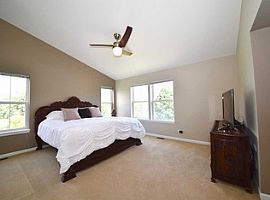 2932 Falling Waters Ln Lindenhurst, Il  in Lindenhurst, IL (Photo 5 of 12)