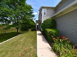 2932 Falling Waters Ln Lindenhurst, Il  in Lindenhurst, IL (Photo 9 of 12)