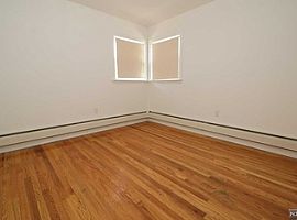 97 Prospect St Paramus, Nj 07652 3 Beds 1 Bath 1,324 Sqft in Paramus, NJ (Photo 11 of 12)