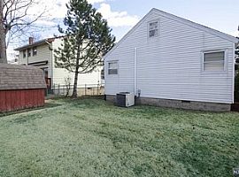 97 Prospect St Paramus, Nj 07652 3 Beds 1 Bath 1,324 Sqft in Paramus, NJ (Photo 5 of 12)