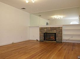 97 Prospect St Paramus, Nj 07652 3 Beds 1 Bath 1,324 Sqft in Paramus, NJ (Photo 7 of 12)
