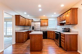 Awesome Home in Spring Creek Subdivisionlocation! in Louisville, KY (Photo 3 of 9)