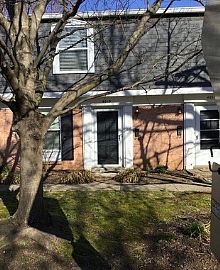  This Charming Town Home Condominium Is in Located in St. in Saint Matthews, KY