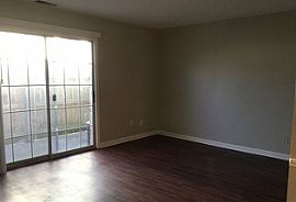  This Charming Town Home Condominium Is in Located in St. in Saint Matthews, KY (Photo 10 of 10)