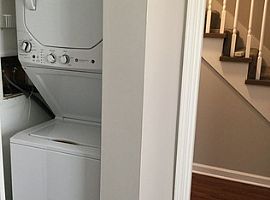  This Charming Town Home Condominium Is in Located in St. in Saint Matthews, KY (Photo 3 of 10)