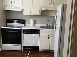  This Charming Town Home Condominium Is in Located in St. in Saint Matthews, KY (Photo 5 of 10)