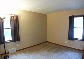 Luxury 3bed 2bath For Your Comfortability. in Sioux Falls, SD (Photo 7 of 12)