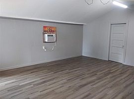 907 E 24th St Houston, Tx 77009 2 Beds 1 Bath 1,200 Sqft in Houston, TX (Photo 9 of 12)