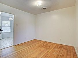 2219 Saxon Dr Houston, Tx 77018 3 Beds 1 Bath 1,110 Sqft in Houston, TX (Photo 10 of 12)