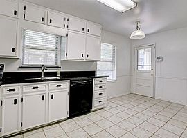 2219 Saxon Dr Houston, Tx 77018 3 Beds 1 Bath 1,110 Sqft in Houston, TX (Photo 4 of 12)