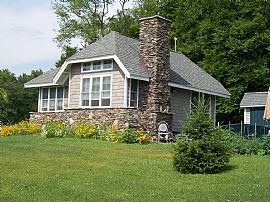 Wagner Hill Guest Cottage in Ambridge, PA